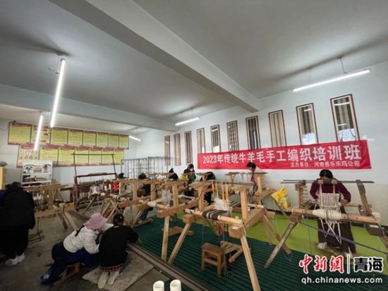 圖為傳統(tǒng)牛羊毛手工編織培訓(xùn)現(xiàn)場。馬玉玲 攝
