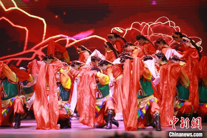 圖為農(nóng)行西藏分行演出現(xiàn)場。　農(nóng)行西藏分行 供圖